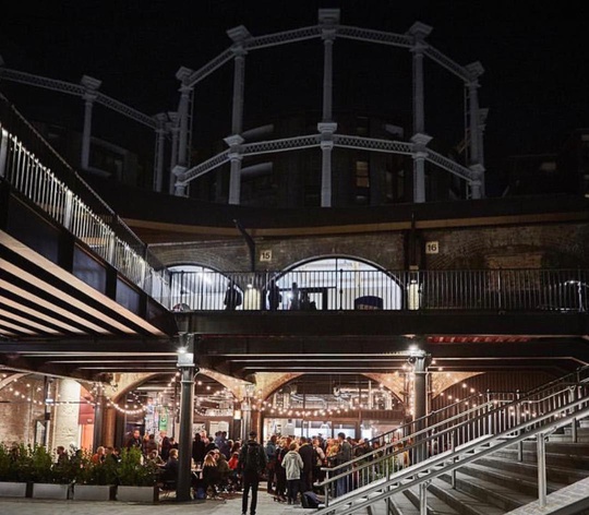 VERMUTERIA Café & Bar designed by Michael Sodeau Studio is situated in the newly developed Coal Drops Yard in London’s Kings Cross... #Project #interior #design #architecture #vermouth #vermuteria #campari #allpress #lamarzocco #local #familiar #cycling #bar #cafe #restaurant #london #kingscrossn1c #coaldropyards