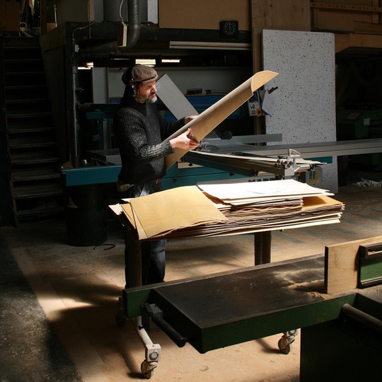 Veneer selection for the Wing unit produced by Isokon Plus since 1999... @isokonplus #attentiontodetail #handmade #artesian #moderncraft #design #michaelsodeau #madeinlondon #simplicity #naturallight #ISOKON #isokonplus #wingunit