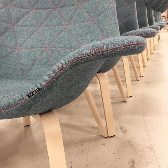 Oyster chairs with the new plywood bases and bespoke quilted upholstery in production... 📷 @offecctofficial 
#oysterchair #offecct #madeinsweden #Tibro #design #furniture #modern #simplicity #plywood #upholstery #quilting #production #sweden